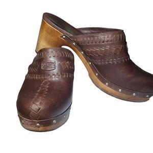 UGG Australia Vivica Brown Leather Heeled Clogs / Mules – Women’s 8